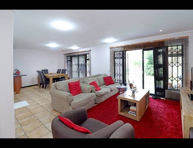 2 BEDROOM TOWNHOUSE FOR SALE IN DARRENWOOD